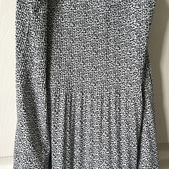 Black and white vine print sleeveless top size XL - Picture 3 of 3